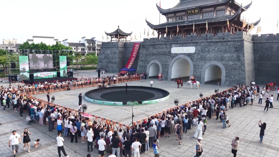 崇左市太平古城“五一”首日迎客超8萬(wàn)[00_00_05][20250502-135057].png